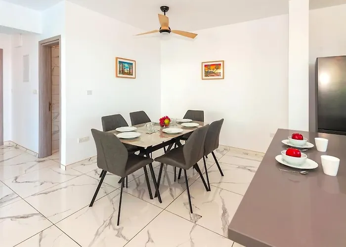 빌라 Royal Panoramic View 3bdr With Pool